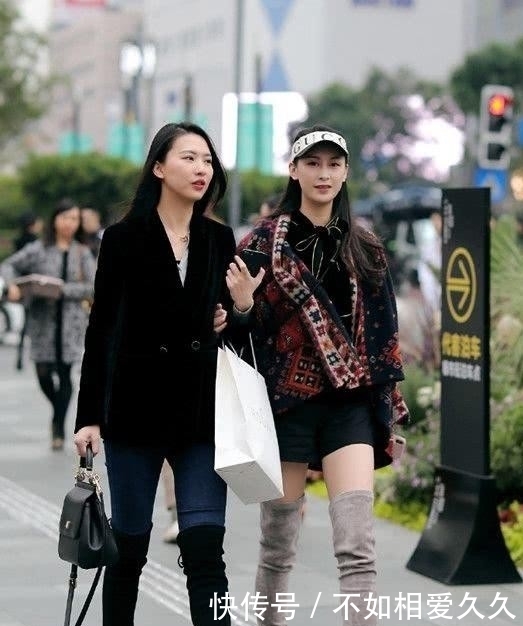 时尚穿搭:性感时尚小姐姐,气质紧身裤搭配凹凸有致