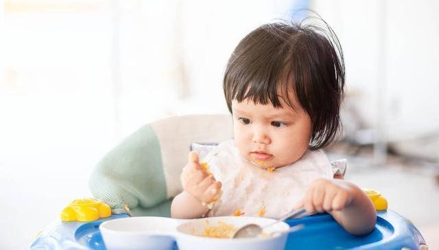 饮食习惯|7~9月宝宝喂养问题:怎样吃、吃多少、注意什么?新手父母要学会