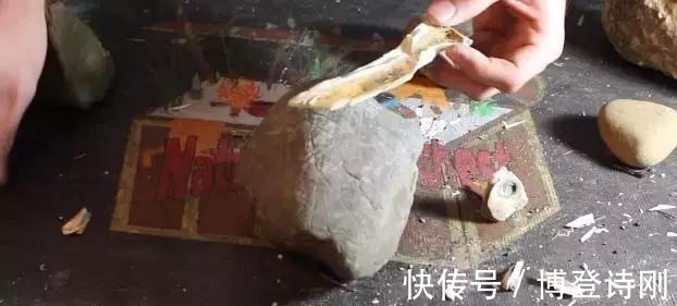 刀柄|网友用牛腿骨制作一把刀, 你觉得这把刀够格吗