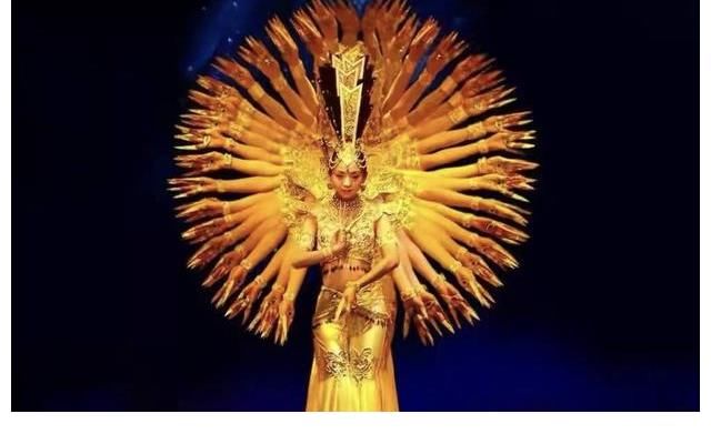 聋哑人|湖北姑娘，2岁失聪，却能上春晚表演千手观音，如今怎么样了？