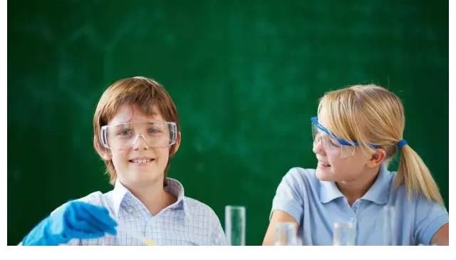 鼻祖|脫口秀鼻祖跌宕起伏的人生經(jīng)歷與背后不變的“向新”原則