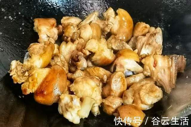 入味|炖猪蹄不要只会焯水,焯水前多做2步,猪蹄软烂入味还不腥
