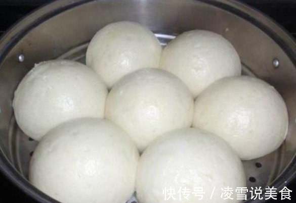 无论冬夏，发面不用几小时，秘诀是“多2步”，30分钟就能发满盆