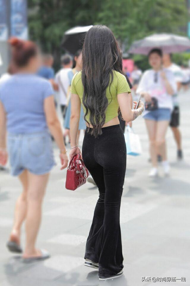 女人|40岁女人少穿短裤,“托腹裤”遮肉又显瘦,成功化解“小肚腩”