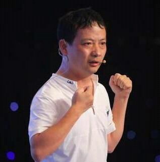 乐嘉首次公开露面，直播间潸然泪下，对《超级演说家》余怒未消