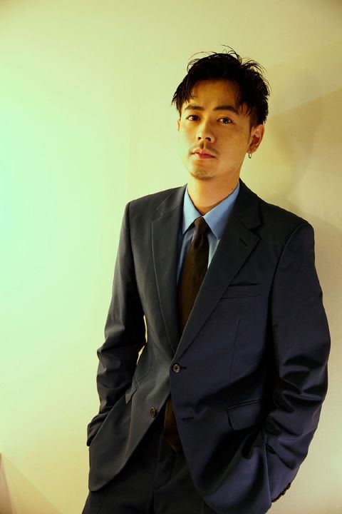 日本男星成田凌拍摄写真身穿西装发型清爽 快资讯