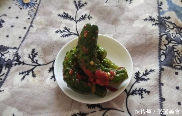 黄瓜|农村大姐把黄瓜塞进瓶子,众人不解,1月后一看价钱翻了几十倍