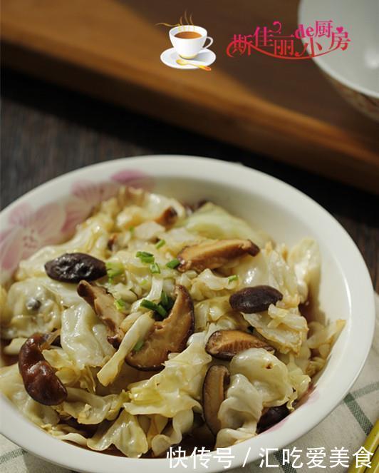 两素菜一起炒实在鲜香极了,开胃下饭香,拿肉都不换,好吃不贵