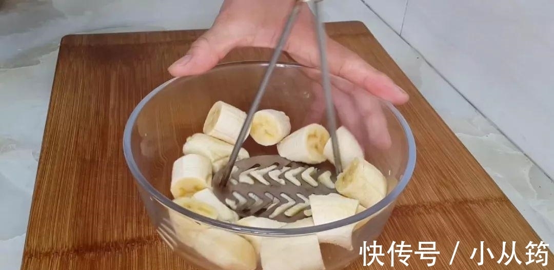 面团|面包又出新吃法，不用烤箱也能做，我家隔三差五做着吃，松软香甜