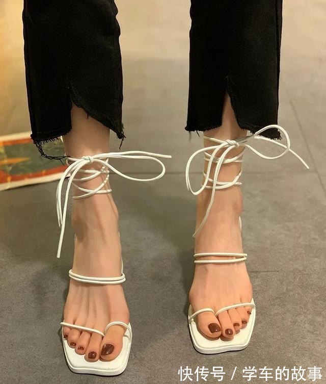 脚背 是时候穿凉鞋了!今年流行这几款,清凉显脚小!