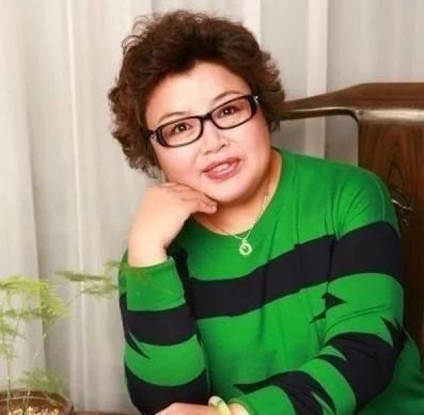 苏女士@她出生书法世家,书功牛气逼人,多少爷们书法家都自叹不如