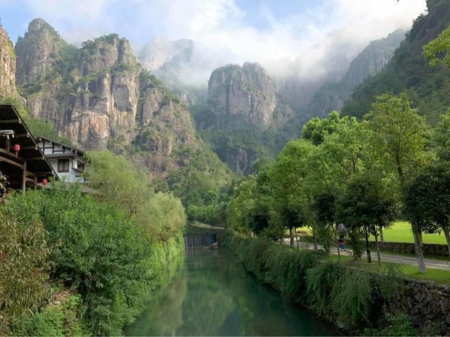 江西一座有“小庐山”之称的山，海拔1300余米，山清水秀