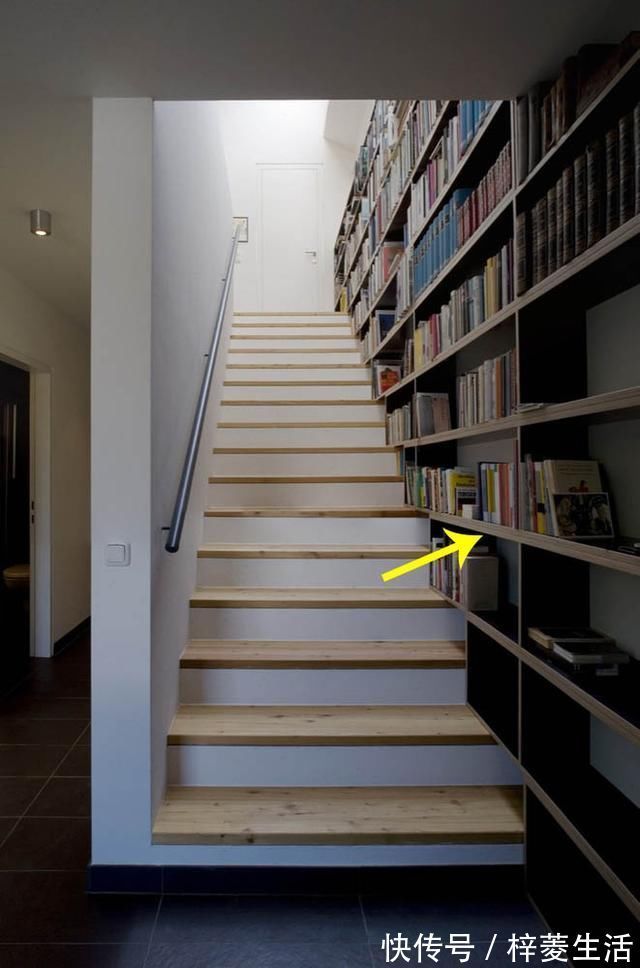 台阶|朋友实在太聪明了,把鞋架搭在楼梯上,1㎡都不浪费,谁能想得到