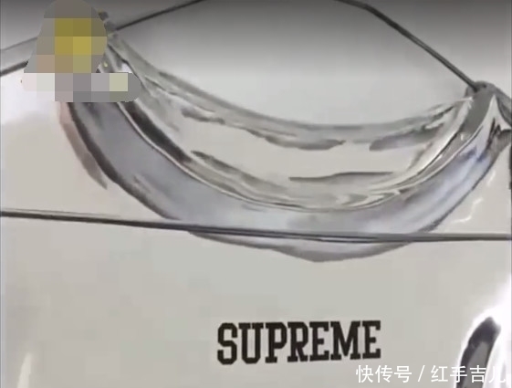  上街|男子制造出真正玻璃制的透明衣服，你敢不敢穿上街呢？