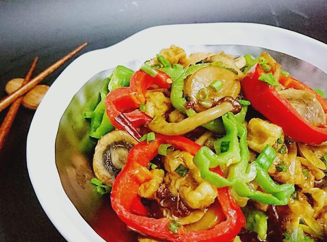 几道天天吃都不腻的家常菜，菜香汁浓，自己在家下厨吃着健康