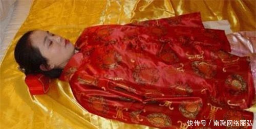 亡者|人离世后,为什么一定要穿寿衣?不仅有科学考量,还为了子孙后代