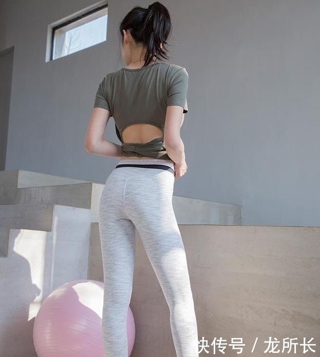 高跟鞋|十分优雅的紧身打底裤美女，修长曲线，回头率百分百