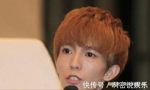 节目录制失控，何炅离席，成龙一脚踹向主持人，网友却说解气