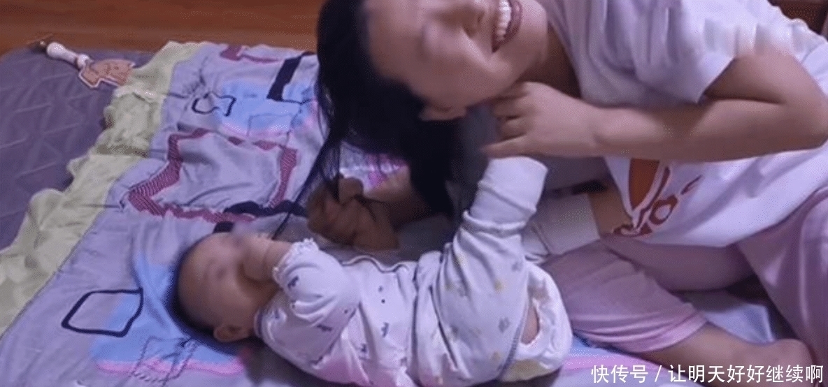 妈妈|宝宝爱扯头发很讨厌,其实是在向妈妈表达爱,妈妈不要再烦了