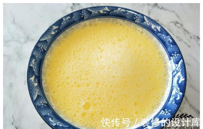 凉水|蒸鸡蛋羹,蛋液加热水还是凉水,其实都不对,这样做才嫩滑无蜂窝