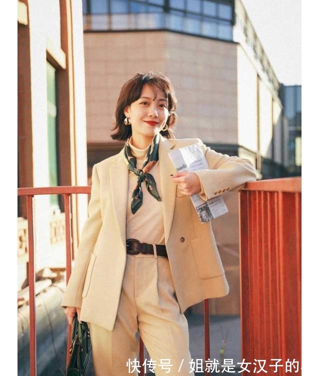 穿搭 果然，西服外套还是配“牛仔裤”才洋气，显高显瘦，关键还耐看！