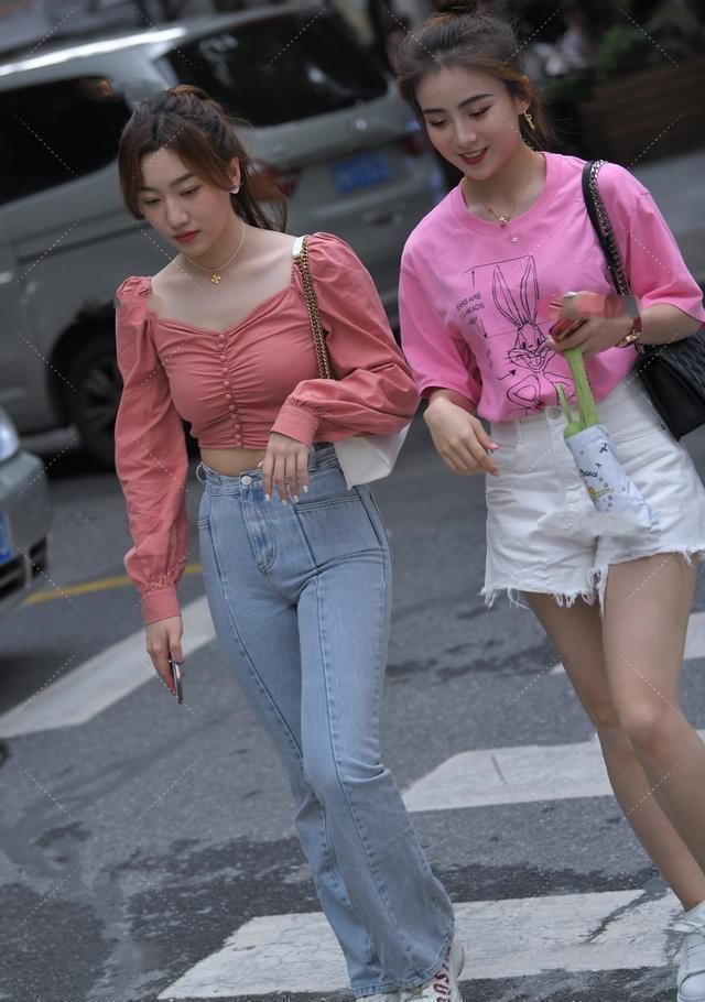 瑜伽裤好显气质，穿错很尴尬，优雅大方