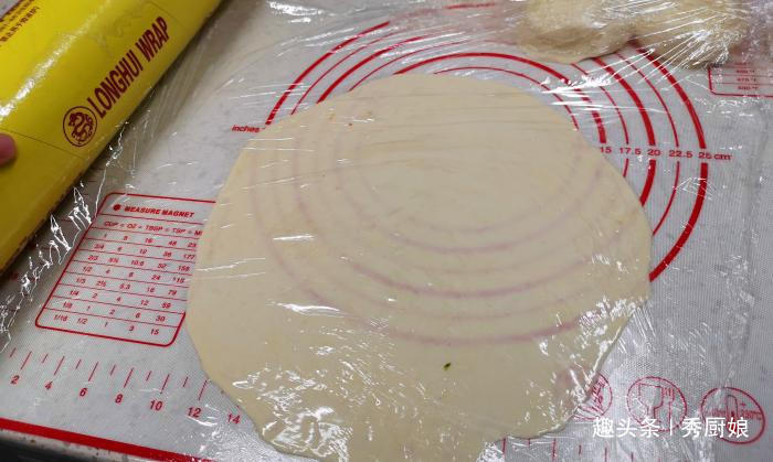 烙饼时，有人抹油，有人烫面，老面点师傅：都不对，教你正确做法