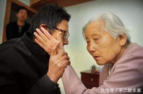 痴呆症|日本研究发现:有这种睡觉习惯的人,得痴呆的风险会增加一半以上