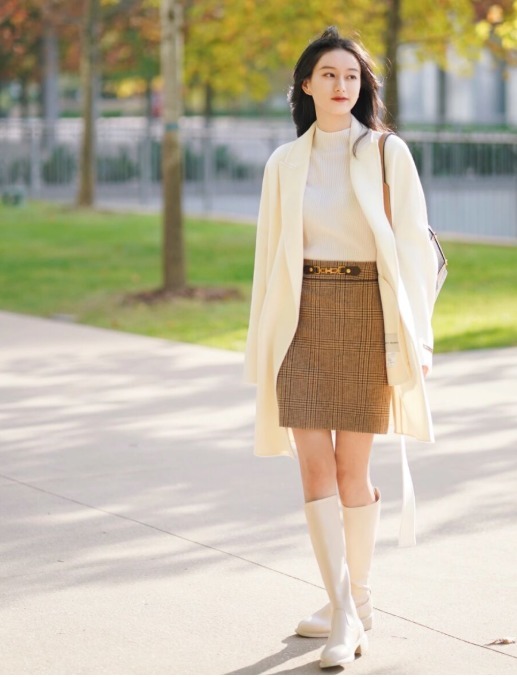 冬季|冬季放弃小黑裙吧,今年时兴这款“格纹裙”,时髦又显女人味!