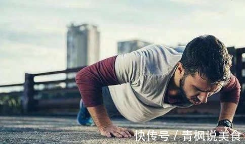 做俯卧撑|男人为何要练俯卧撑,难道只为锻炼胸肌未必这么简单
