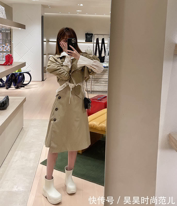 搭配 入秋后天气转凉,小个子女生的日常穿衣搭配,简单洋气轻松显高