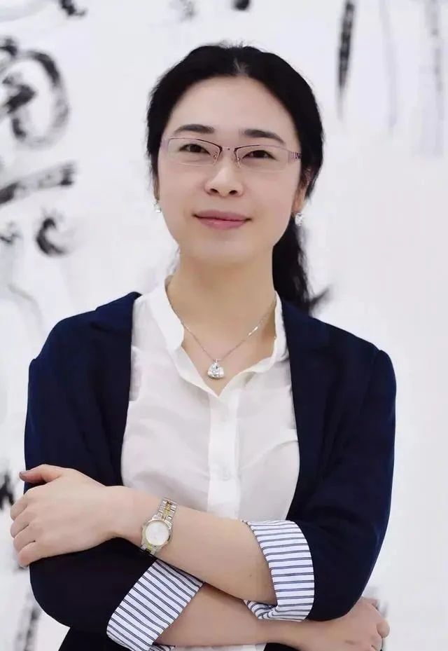 书法&她书功深厚,却以丑为美,书协大师:美女练书法,但愿成名家