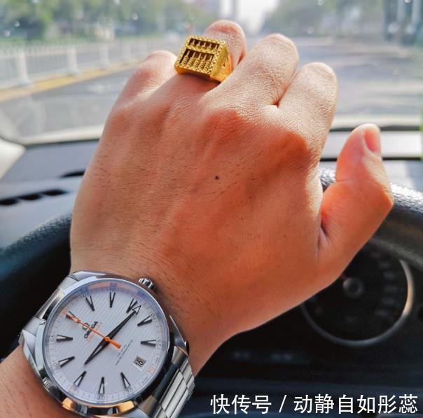 潜水表|月薪1万戴啥表？这三款戴起来皮实，牌子也不差