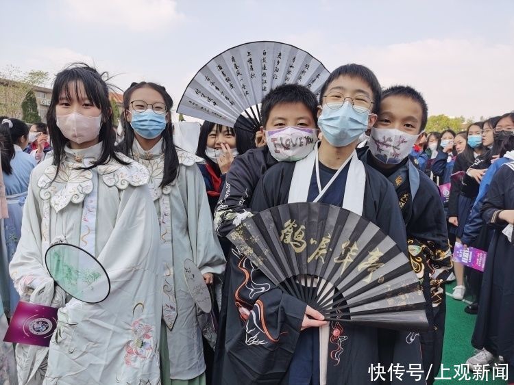  展现|哈利波特、加勒比海盗……茸一中学首届狂欢节展现学生多彩想象