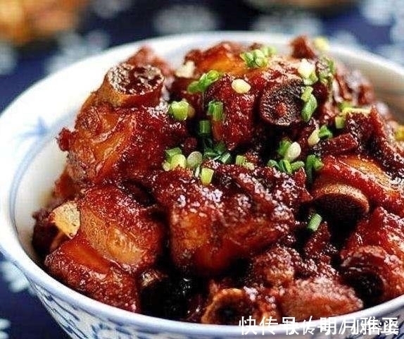 家里来客人不想去饭店,炒几道的家常菜,香飘四溢,好吃到没朋友