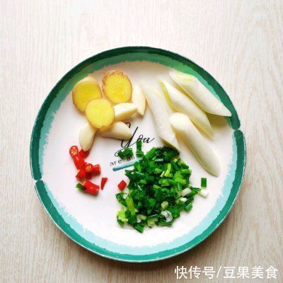 汤汁|酸菜爽口，鱼肉鲜嫩，汤汁浓醇的金汤酸菜鱼