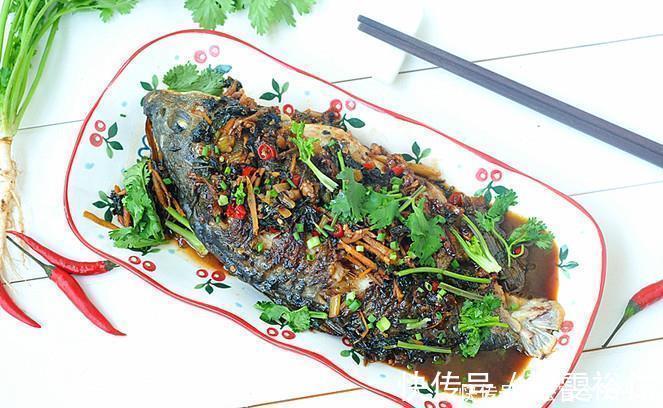 不管炖什么鱼,最忌讳加“它”!多数人都做错了,难怪鱼肉腥味大