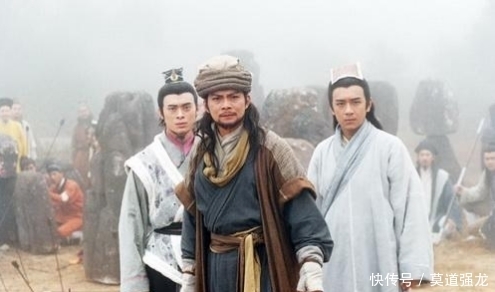 剑魔独孤求败曾用紫微软剑误伤了一位义士,这位义士可能是谁?
