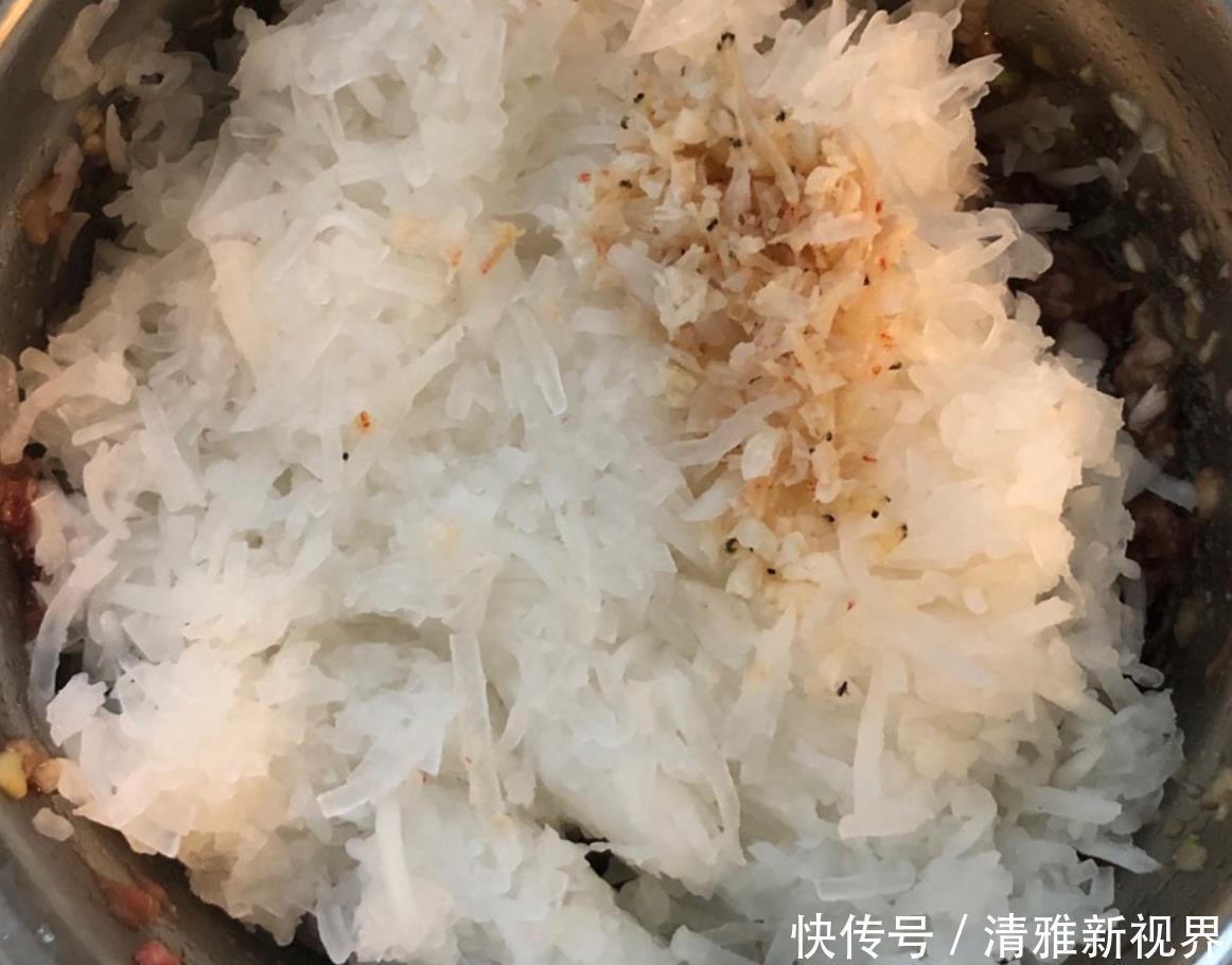 萝卜好吃|包萝卜馅饺子别再焯水了,学会这样做,鲜香味美,营养不流失