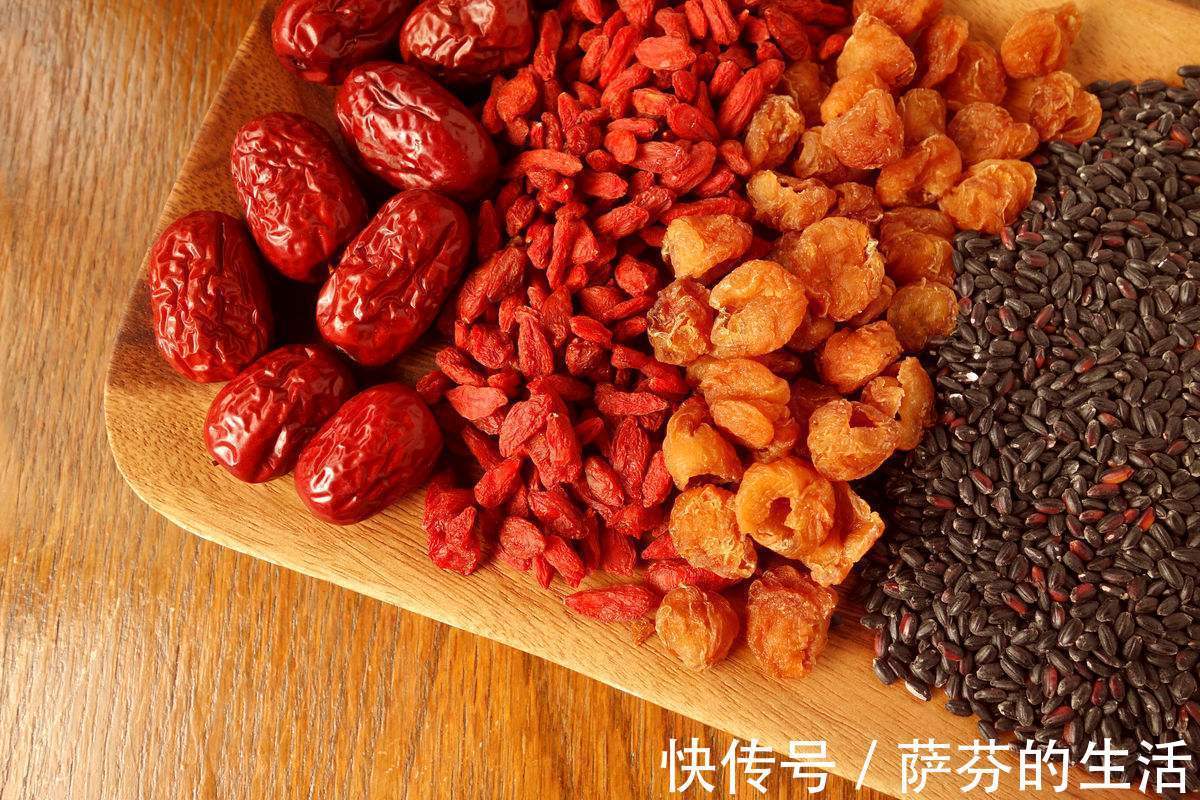 红枣和此物一起泡水喝,失眠好了,气血足了,面色越来越红润!
