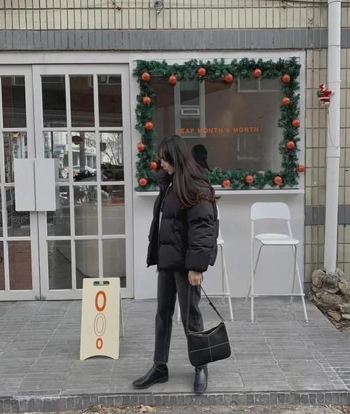 卫衣 + 靴子，毛衣 + 阔腿裤，这20套早春穿搭，好看极了