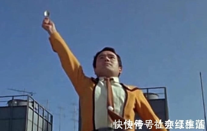 变身器|奥特曼:用错了变身器会怎样?迪迦变女装大佬,初代奥特曼最惨!