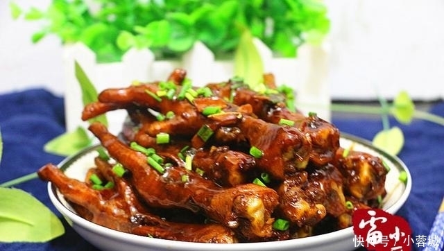 鸡爪这样烧真好吃,一锅根本不够,学会可以开店了!