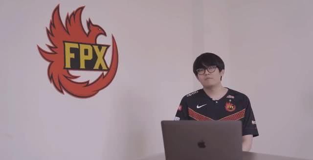 FPX选手|FPX冠军皮肤幕后金贡给出80分评价回城动作选手亲自设计