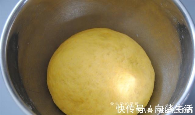 做包子不要只会加酵母，多加一勺它，包子又软又胖，冷了也不硬
