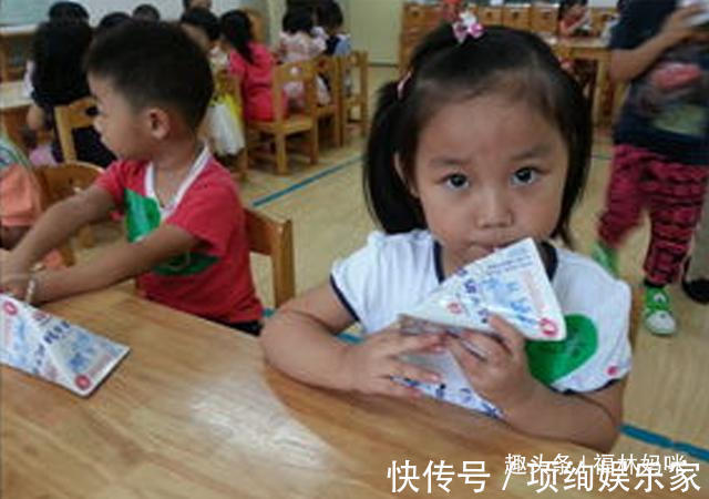 幼儿园|幼儿园集体订牛奶,没订的孩子被排挤知道原因后,宝妈气红脸