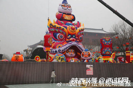 芙蓉园|西安大雁塔景区挂满红灯笼浓浓年味，芙蓉园巨型老虎彩灯快做好了