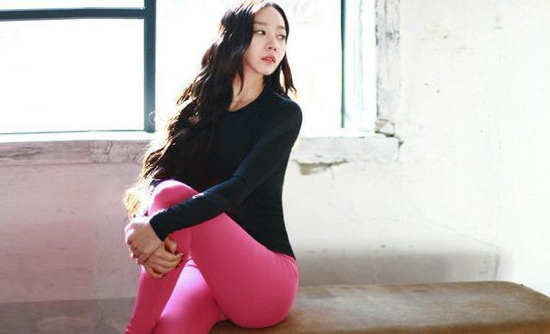 打底裤|时尚街拍身姿丰盈的打底裤美女,修身又显高,体现美丽人生