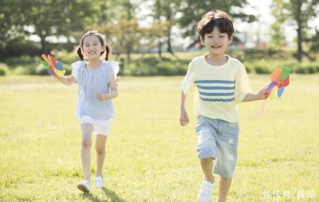 医生|男孩缺钙停止发育,身高仅1米,医生怒斥这2种食物别再纵容娃吃