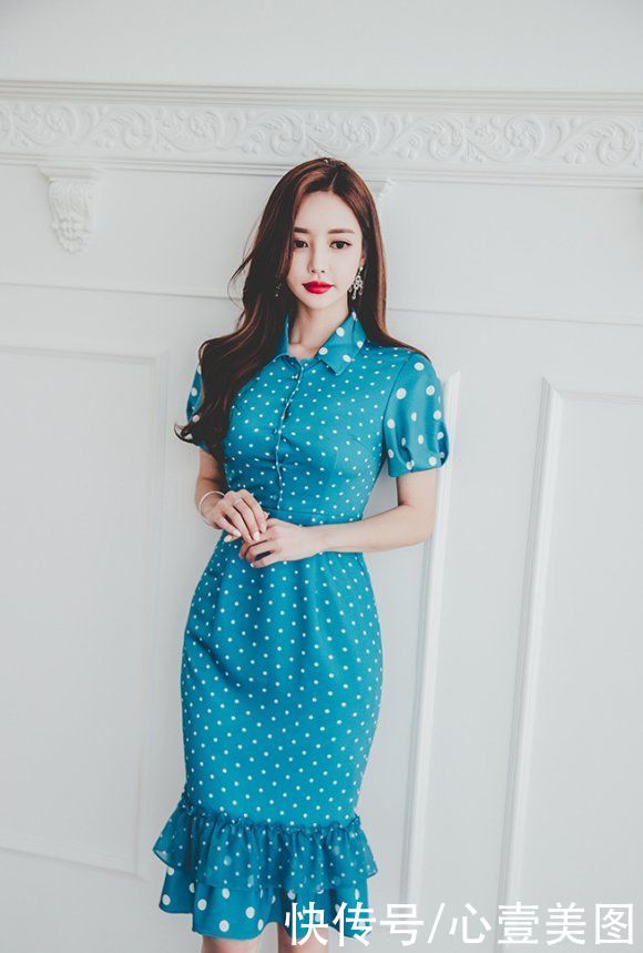 琉璃|女神孙允珠高清时尚搭配：琉璃湖泊藻蓝斑点花褶鱼尾裙